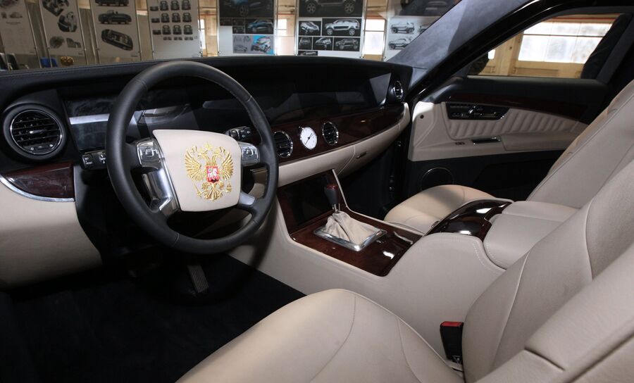 Салон макета автомобиля, разработанного в рамках проекта Кортеж Салон макета автомобиля, разработанного в рамках проекта Кортеж