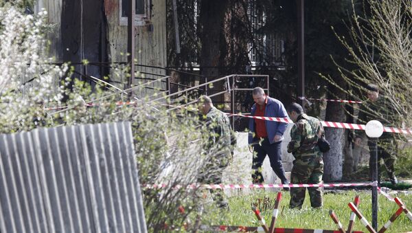 Следователи на месте взрыва у здания ОВД в Ставропольском крае Следователи на месте взрыва у здания ОВД в Ставропольском крае