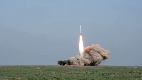 На полигоне в Астраханской области проведен боевой пуск ракеты из комплекса Искандер-М На полигоне в Астраханской области проведен боевой пуск ракеты из комплекса Искандер-М