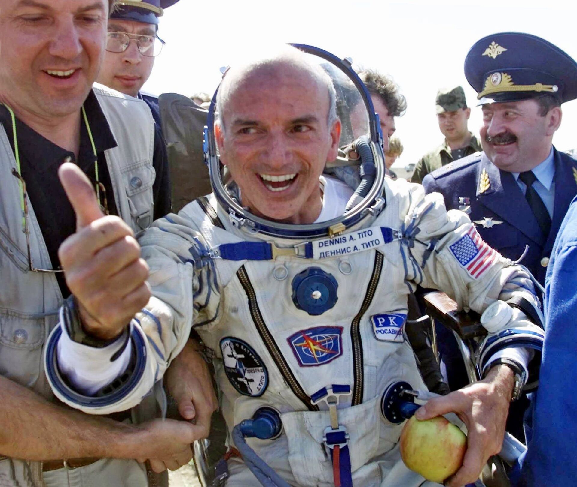 Первый космический турист американский бизнесмен Деннис Тито Первый космический турист американский бизнесмен Деннис Тито - РИА Новости, 1920, 23.04.2021