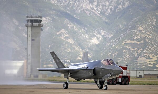 Американский истребитель Lockheed Martin F-35 Lightning II Американский истребитель Lockheed Martin F-35 Lightning II