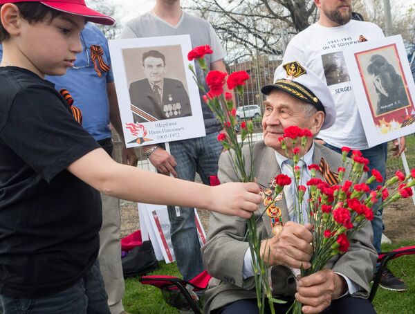 Акция Бессмертный полк в Монреале Акция Бессмертный полк в Монреале