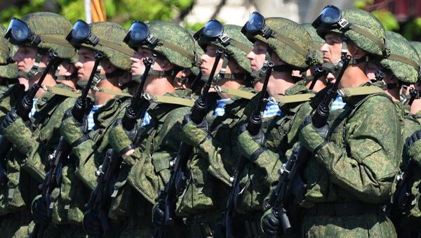 Военнослужащие парадных расчетов во время военного парада на Красной площади в честь 71-й годовщины Победы в Великой Отечественной войне 1941-1945 годов Военнослужащие парадных расчетов во время военного парада на Красной площади в честь 71-й годовщины Победы в Великой Отечественной войне 1941-1945 годов