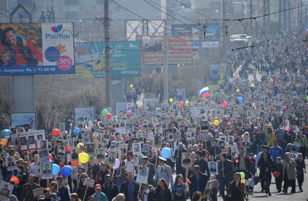 Участники шествия Бессмертный полк в честь 71-й годовщины Победы в Великой Отечественной войне 1941-1945 годов в Чите Участники шествия Бессмертный полк в честь 71-й годовщины Победы в Великой Отечественной войне 1941-1945 годов в Чите