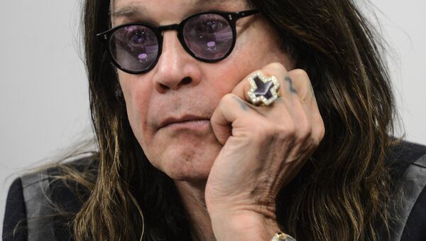 Вокалист британской рок-группы Black Sabbath Оззи Осборн, архивное фото Вокалист британской рок-группы Black Sabbath Оззи Осборн, архивное фото