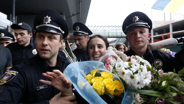 Певица Джамала в Международном аэропорту Борисполя. Украина Певица Джамала в Международном аэропорту Борисполя. Украина