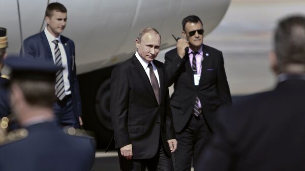 Президент России Владимир Путин в аэропорту Афин, Греция. 27 мая 2016 Президент России Владимир Путин в аэропорту Афин, Греция. 27 мая 2016