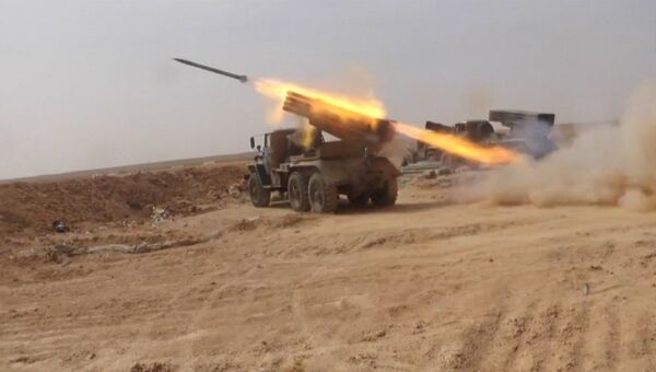 Сирийские военные обстреляли ракетами позиции террористов в провинции Ракка Сирийские военные обстреляли ракетами позиции террористов в провинции Ракка