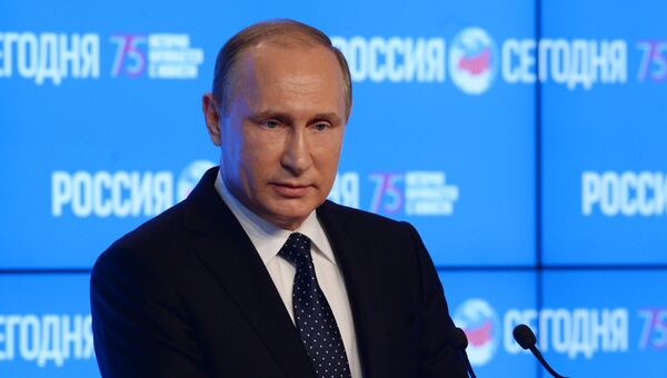 Президент Российской Федерации Владимир Путин выступает на форуме Новая эпоха журналистики: прощание с мейнстримом Президент Российской Федерации Владимир Путин выступает на форуме Новая эпоха журналистики: прощание с мейнстримом