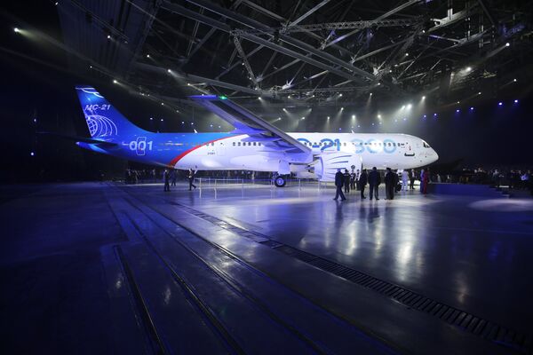 Выкатка нового пассажирского самолета МС-21 в Иркутске Выкатка нового пассажирского самолета МС-21 в Иркутске