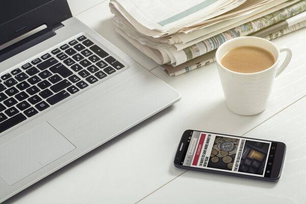 Чтение утренних новостей Чтение утренних новостей