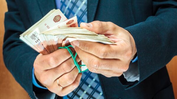 Житель Югры отдал 5,4 миллиона рублей 