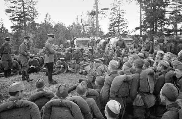 Проводы бойцов в ряды Красной Армии. Ленинград, 1941 год Проводы бойцов в ряды Красной Армии. Ленинград, 1941 год