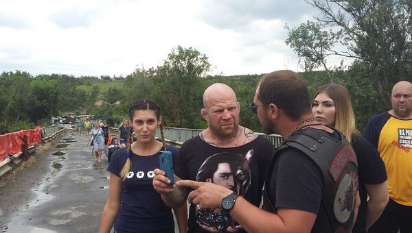 Американский спортсмен Джефф Монсон на КПП Станица Луганская в ЛНР. Архивное фото Американский спортсмен Джефф Монсон на КПП Станица Луганская в ЛНР. Архивное фото