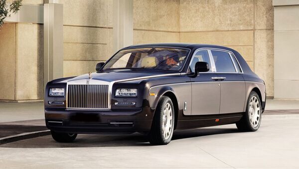 Автомобиль Rolls-Royce Phantom. Архивное фото Автомобиль Rolls-Royce Phantom. Архивное фото