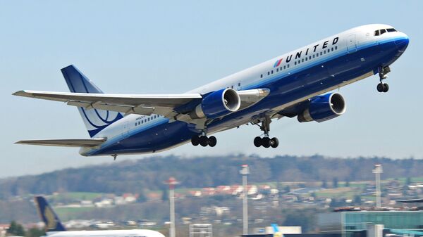 Самолет авиакомпании United Airlines Самолет авиакомпании United Airlines