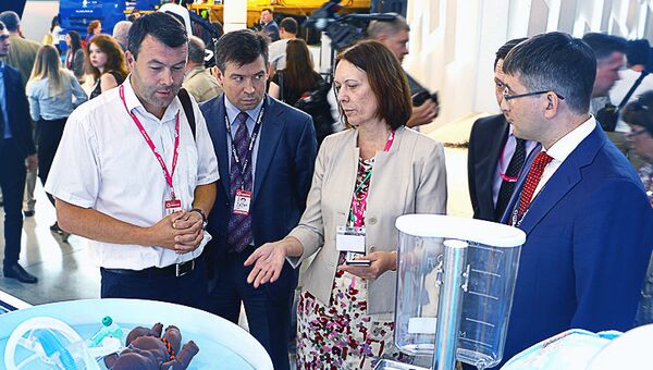 Швабе познакомил с медоборудованием холдинга представителя Минпромторга Швабе познакомил с медоборудованием холдинга представителя Минпромторга