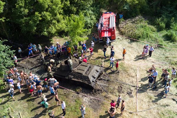 Операция по подъему танка Т-34 времен ВОВ со дна Дона в Воронежской области Операция по подъему танка Т-34 времен ВОВ со дна Дона в Воронежской области