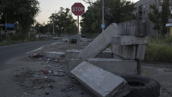 Пустые улицы поселка Веселое Донецкой области. Архивное фото Пустые улицы поселка Веселое Донецкой области. Архивное фото