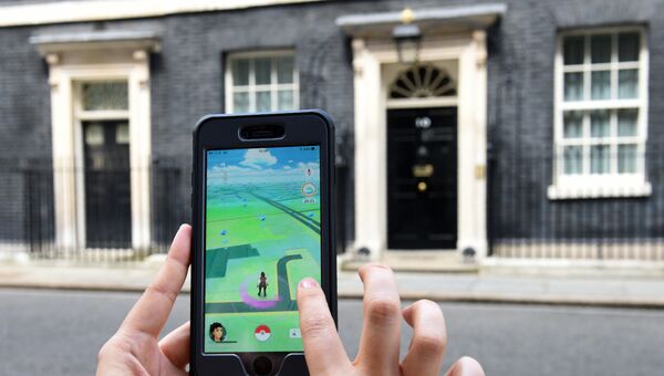Игра Pokemon Go в Лондоне, Великобритания Игра Pokemon Go в Лондоне, Великобритания