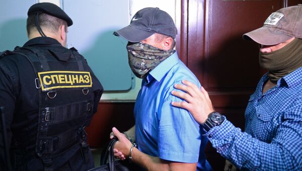 Заместитель начальника управления собственной безопасности СК РФ Александр Ламонов в Лефортовском суде Москвы. Архивное фото Заместитель начальника управления собственной безопасности СК РФ Александр Ламонов в Лефортовском суде Москвы. Архивное фото