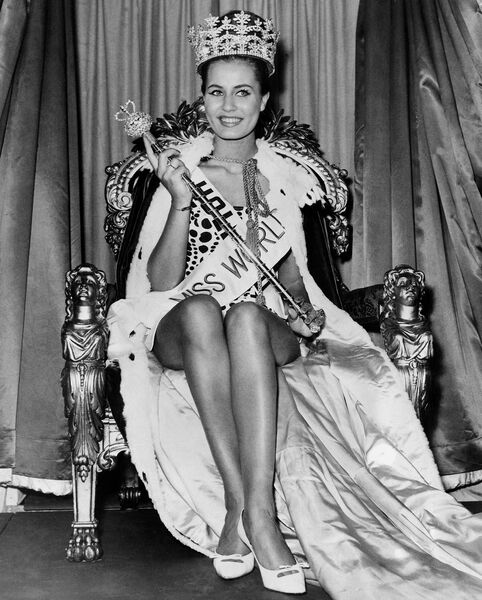 Победительница конкурса Мисс Мира Катарина Лоддерс из Голландии, 1962 год Победительница конкурса Мисс Мира Катарина Лоддерс из Голландии, 1962 год