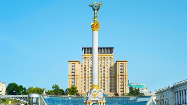 Монумент Независимости на Майдане Незалежности в Киеве, Украине. Архивное фото Монумент Независимости на Майдане Незалежности в Киеве, Украине. Архивное фото