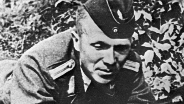 Советский партизан-разведчик Николай Кузнецов в форме немецкого офицера Советский партизан-разведчик Николай Кузнецов в форме немецкого офицера