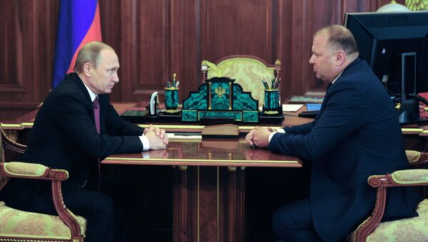 Президент России Владимир Путин и губернатор Калининградской области Николай Цуканов во время встречи в Кремле. 27 июля 2016 Президент России Владимир Путин и губернатор Калининградской области Николай Цуканов во время встречи в Кремле. 27 июля 2016