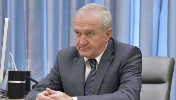 Новый руководитель Федеральной таможенной службы Владимир Булавин во время встречи с Дмитрием Медведевым. 28 июля 2016 Новый руководитель Федеральной таможенной службы Владимир Булавин во время встречи с Дмитрием Медведевым. 28 июля 2016