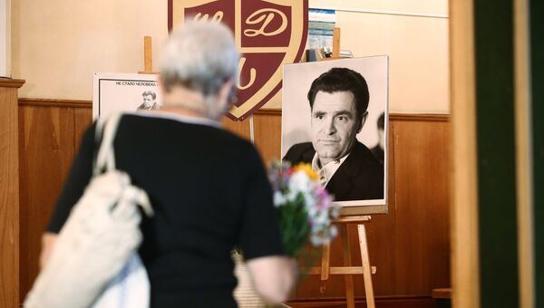 Церемония прощания с писателем Фазилем Искандером в Центральном доме литераторов в Москве Церемония прощания с писателем Фазилем Искандером в Центральном доме литераторов в Москве