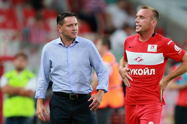 Главный тренер ФК Спартак Дмитрий Аленичев и игрок Денис Глушаков в матче Лиги Европы против ФК АЕК Главный тренер ФК Спартак Дмитрий Аленичев и игрок Денис Глушаков в матче Лиги Европы против ФК АЕК