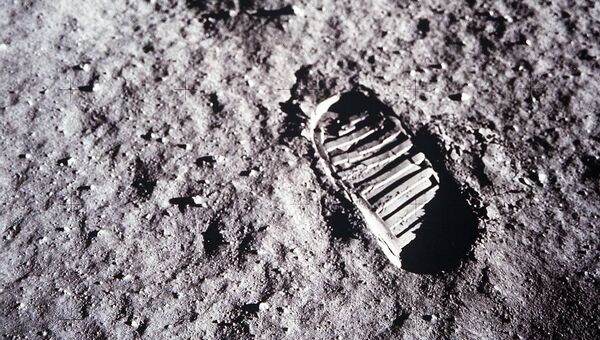 След американского астронавта Базза Олдрина во время миссии Аполлон-11 на Луне След американского астронавта Базза Олдрина во время миссии Аполлон-11 на Луне