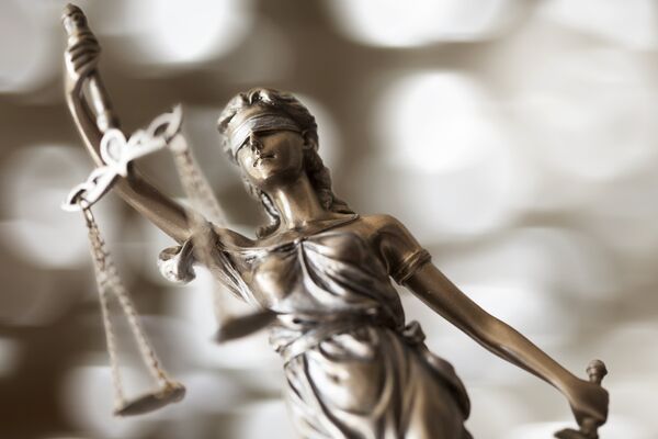 Статуэтка богини правосудия Фемиды Статуэтка богини правосудия Фемиды