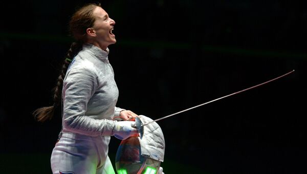 Софья Великая (Россия) после финального поединка командного первенства по фехтованию на саблях среди женщин против команды Украины на XXXI летних Олимпийских играх Софья Великая (Россия) после финального поединка командного первенства по фехтованию на саблях среди женщин против команды Украины на XXXI летних Олимпийских играх