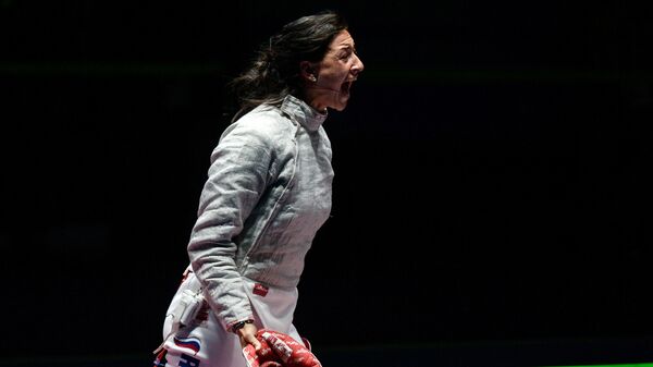 Яна Егорян (Россия) во время финального поединка командного первенства по фехтованию на саблях среди женщин против команды Украины на XXXI летних Олимпийских играх Яна Егорян (Россия) во время финального поединка командного первенства по фехтованию на саблях среди женщин против команды Украины на XXXI летних Олимпийских играх