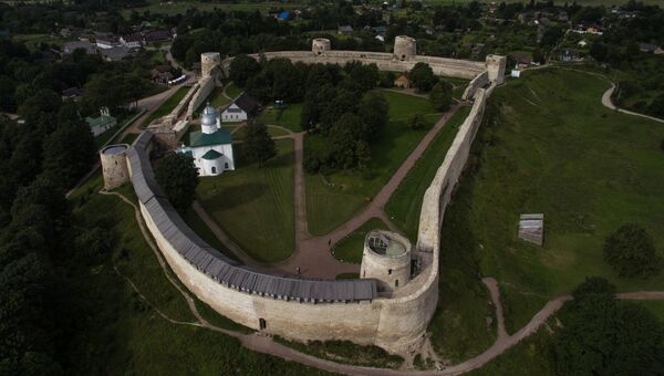 Изборская крепость и Никольский собор в Изборске Псковской области Изборская крепость и Никольский собор в Изборске Псковской области