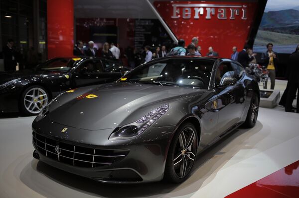 Автомобиль Ferrari FF Автомобиль Ferrari FF