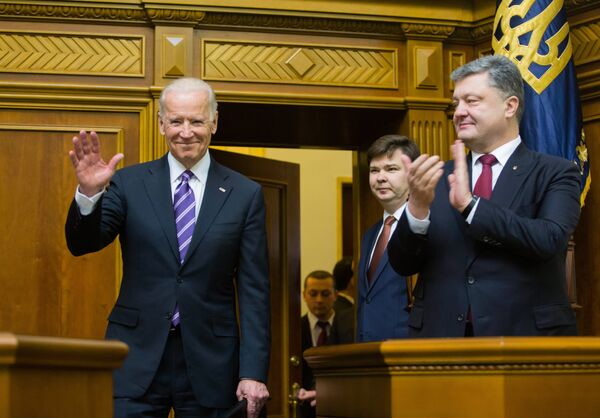 Вице-президент США Джозеф Байден перед выступлением на заседании Верховной рады Украины в Киеве. 2015 год Вице-президент США Джозеф Байден перед выступлением на заседании Верховной рады Украины в Киеве. 2015 год