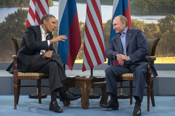 Президент России Владимир Путин и президент США Барак Обама во время встречи в рамках саммита G8 в Северной Ирландии Президент России Владимир Путин и президент США Барак Обама во время встречи в рамках саммита G8 в Северной Ирландии