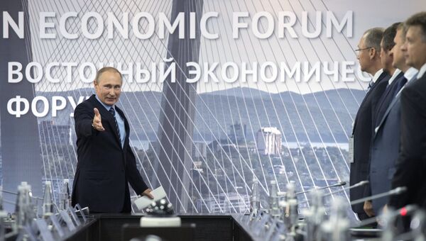 Владимир Путин во время встречи с перспективными инвесторами Дальневосточного федерального округа в рамках ВЭФ-2016. 2 сентября 2016 Владимир Путин во время встречи с перспективными инвесторами Дальневосточного федерального округа в рамках ВЭФ-2016. 2 сентября 2016