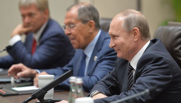 Президент РФ Владимир Путин во время встречи с президентом США Бараком Обамой в Ханчжоу. 5 сентября 2016 Президент РФ Владимир Путин во время встречи с президентом США Бараком Обамой в Ханчжоу. 5 сентября 2016