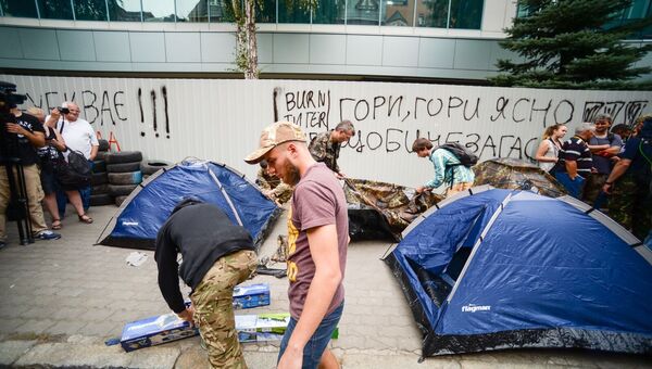 Митинг возле здания телеканала Интер в Киеве Митинг возле здания телеканала Интер в Киеве