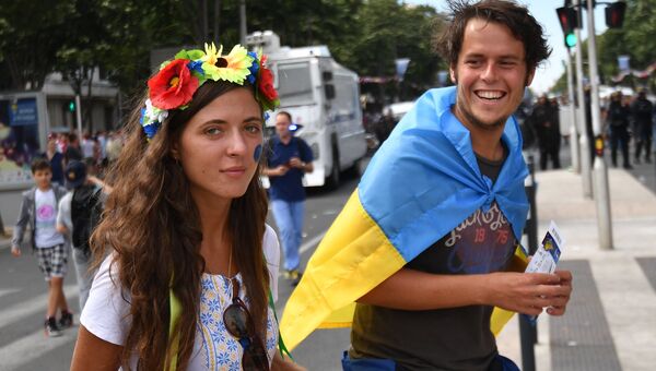 Украинские болельщики перед матчем группового этапа чемпионата Европы по футболу - 2016 между сборными командами Украины и Польши Украинские болельщики перед матчем группового этапа чемпионата Европы по футболу - 2016 между сборными командами Украины и Польши