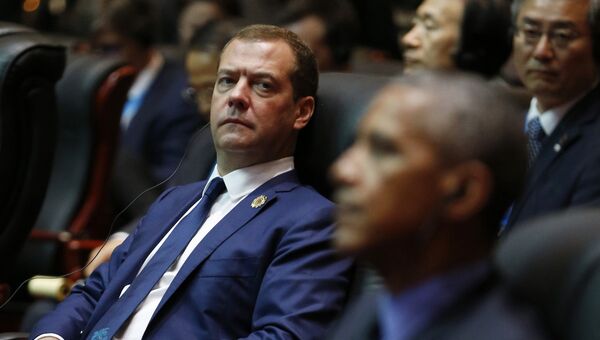 Председатель правительства РФ Дмитрий Медведев и президент США Барак Обама на заседании 11-го Восточноазиатского саммита. 8 сентября 2016 Председатель правительства РФ Дмитрий Медведев и президент США Барак Обама на заседании 11-го Восточноазиатского саммита. 8 сентября 2016