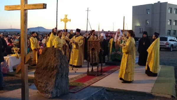 Патриарх Кирилл освятил закладной камень храма Святого Владимира в поселке Угольные Копи рядом с аэропортом Угольный Патриарх Кирилл освятил закладной камень храма Святого Владимира в поселке Угольные Копи рядом с аэропортом Угольный