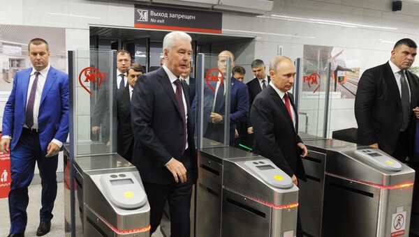 Президент РФ Владимир Путин принял участие в церемонии ввода в эксплуатацию транспортного МЦК в День города Москвы Президент РФ Владимир Путин принял участие в церемонии ввода в эксплуатацию транспортного МЦК в День города Москвы