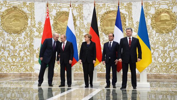 Александр Лукашенко, Владимир Путин, Ангела Меркель, Франсуа Олланд и Петр Порошенко во время переговоров в Минске. Архивное фото Александр Лукашенко, Владимир Путин, Ангела Меркель, Франсуа Олланд и Петр Порошенко во время переговоров в Минске. Архивное фото