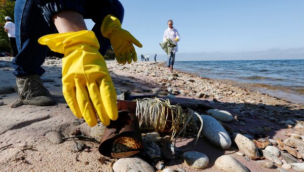Ежегодная экологическая акция по сбору мусора на берегу Байкала Ежегодная экологическая акция по сбору мусора на берегу Байкала