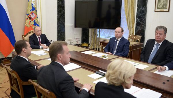 Президент РФ Владимир Путин проводит в Кремле совещание с членами правительства РФ. 19 сентября 2016 Президент РФ Владимир Путин проводит в Кремле совещание с членами правительства РФ. 19 сентября 2016